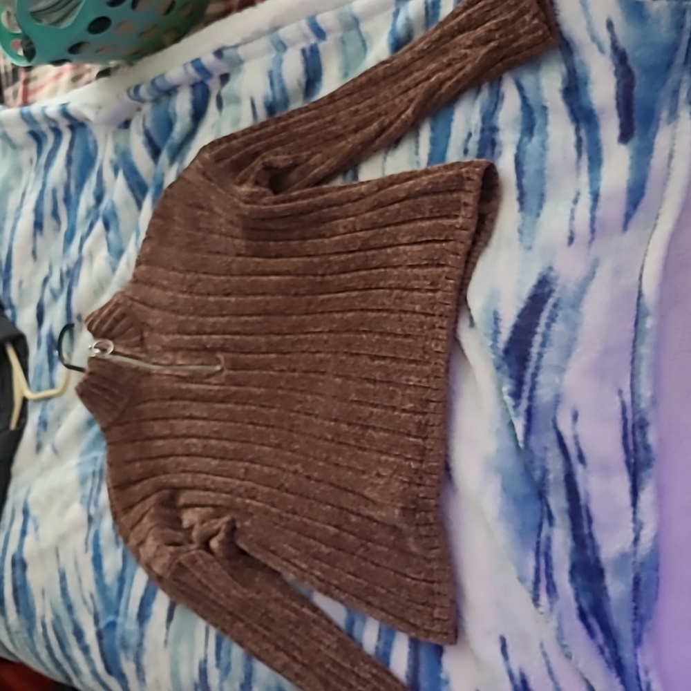 Sweater shirt with a turtle neck